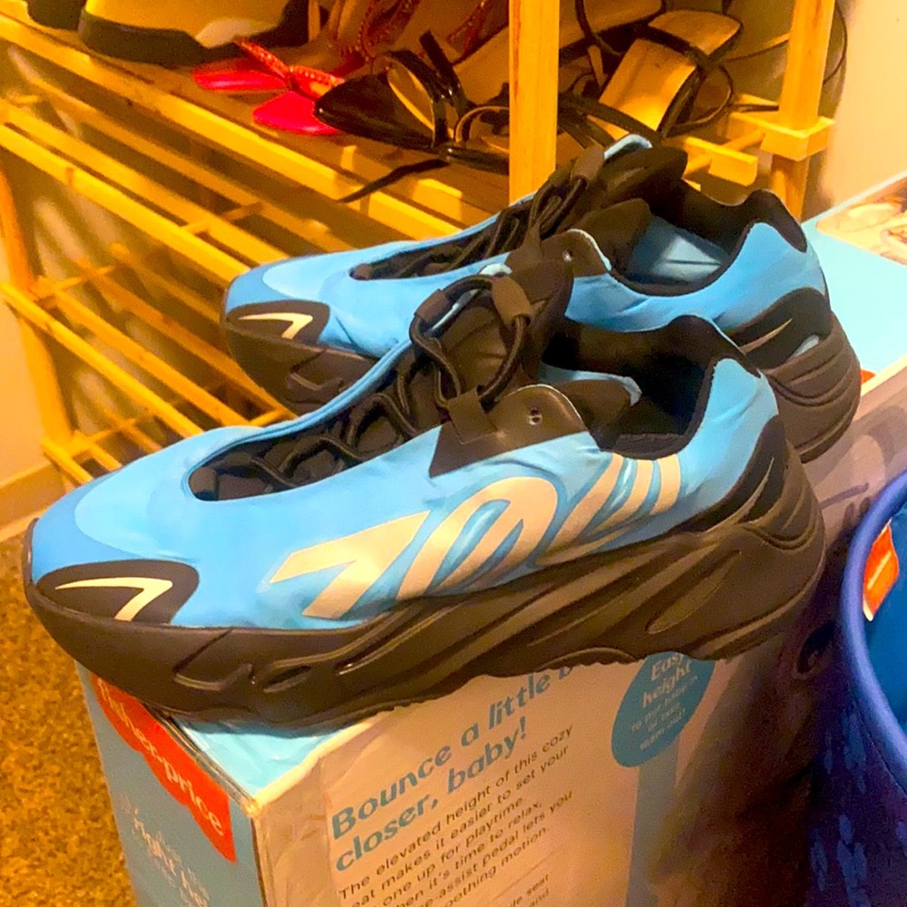Yeezy boost 700